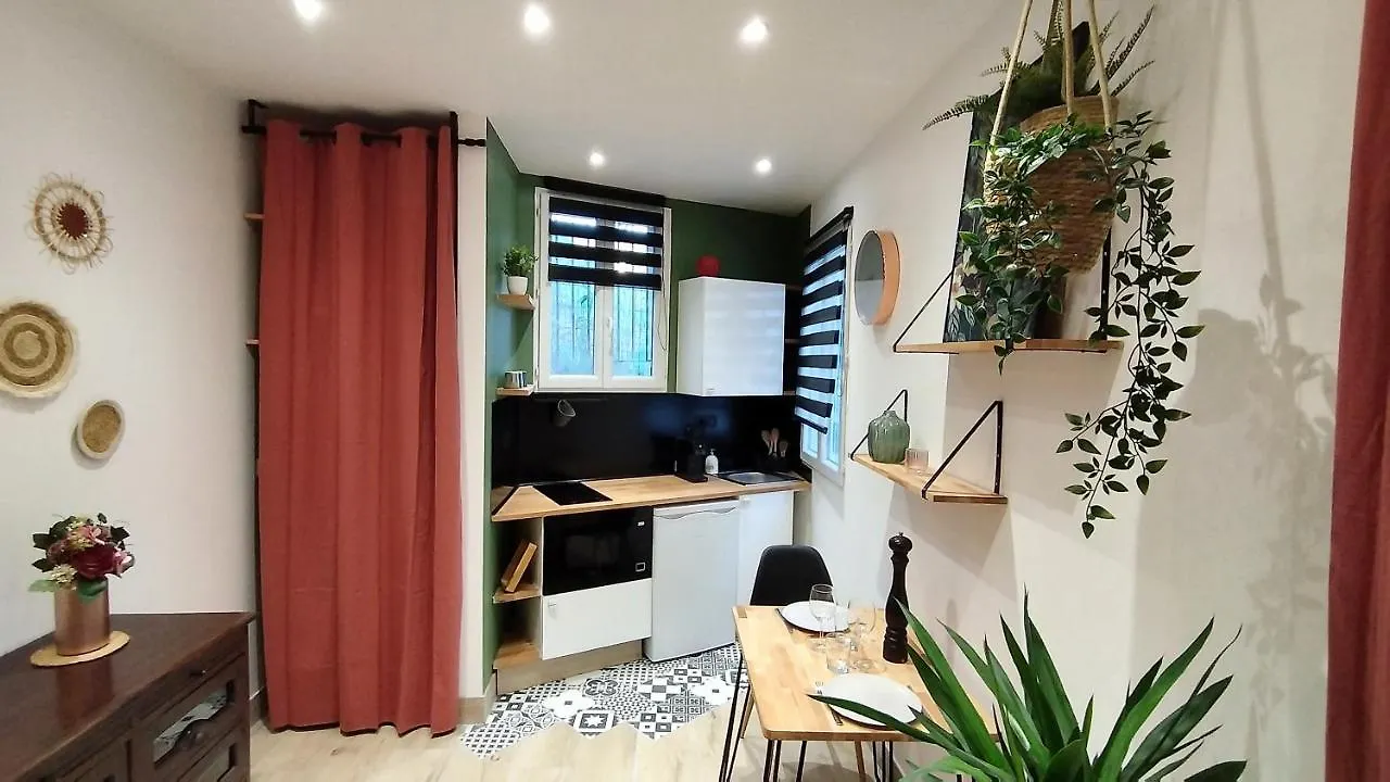 Appartement Studio De Charme Climatise Gare Riquier à Nice 0*,  France